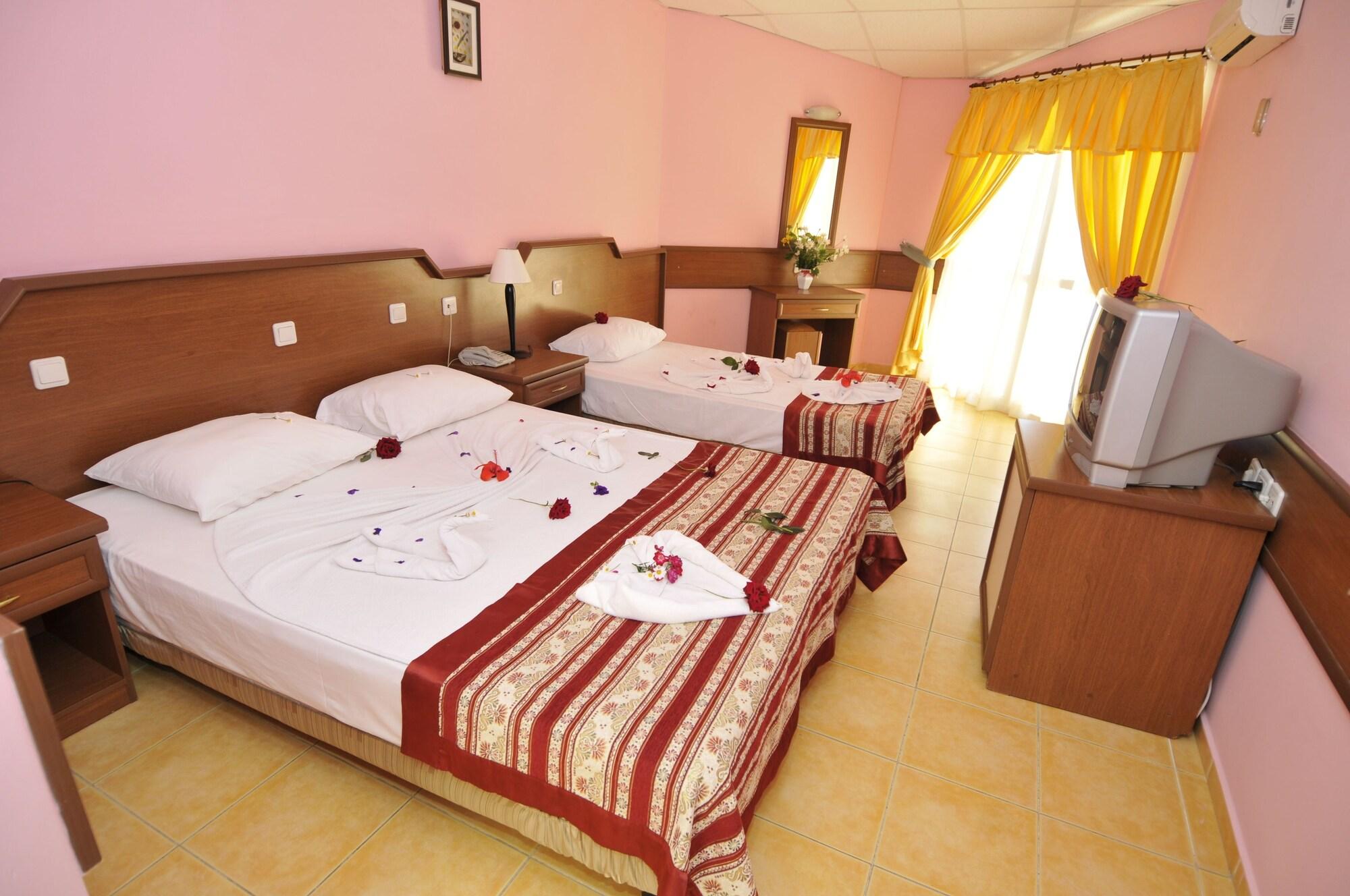 Klas Hotel Каргисак Екстериор снимка