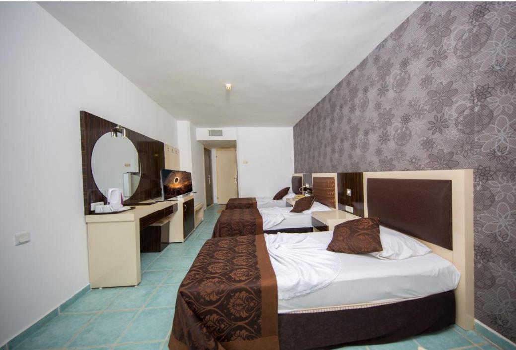 Klas Hotel Каргисак Екстериор снимка