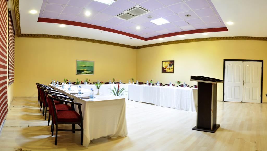 Klas Hotel Каргисак Екстериор снимка