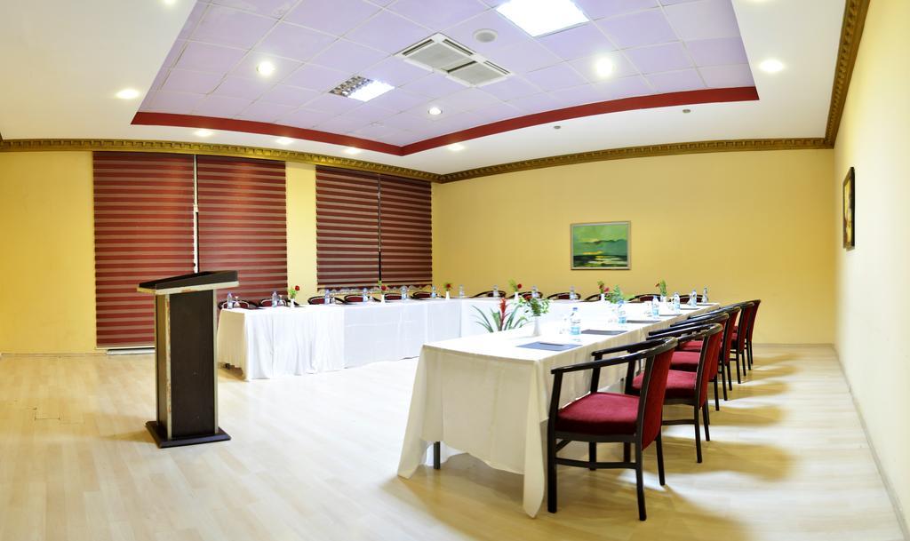 Klas Hotel Каргисак Екстериор снимка