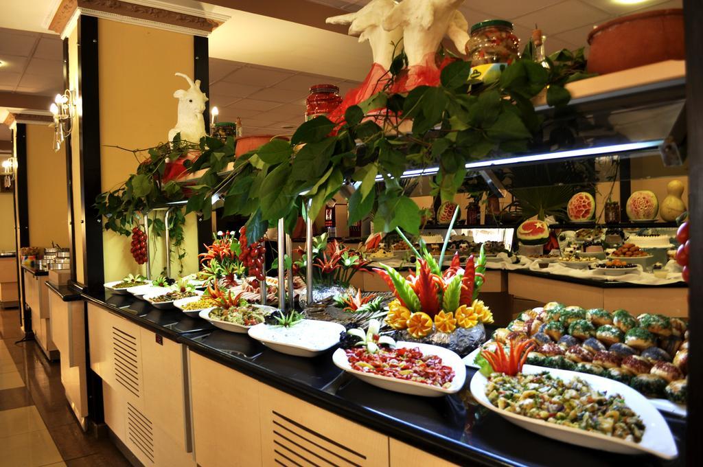 Klas Hotel Каргисак Екстериор снимка