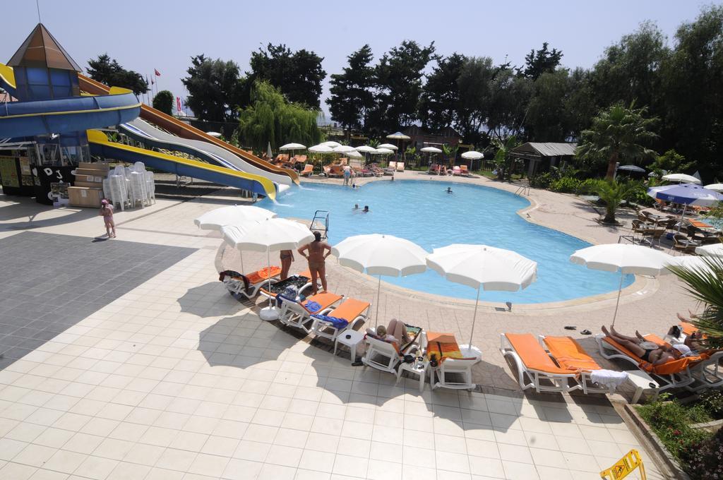 Klas Hotel Каргисак Екстериор снимка