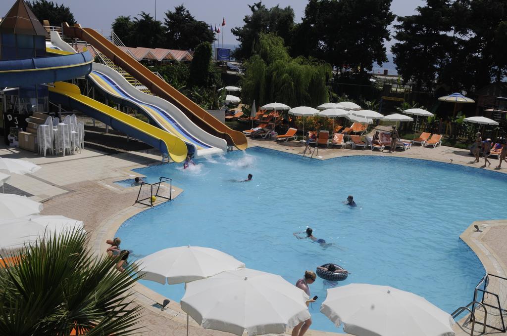 Klas Hotel Каргисак Екстериор снимка