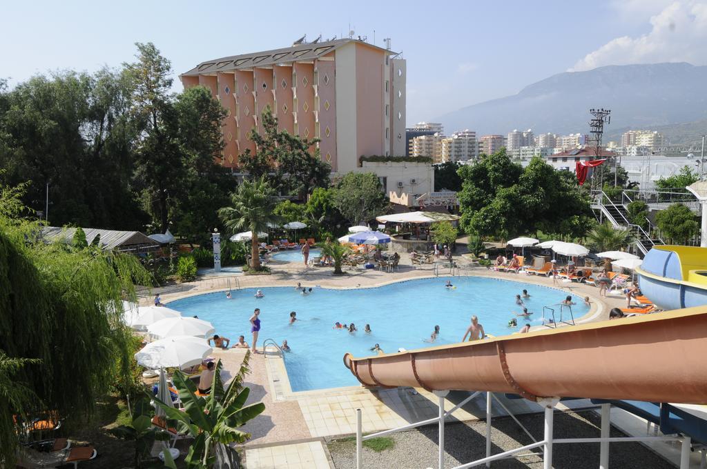 Klas Hotel Каргисак Екстериор снимка