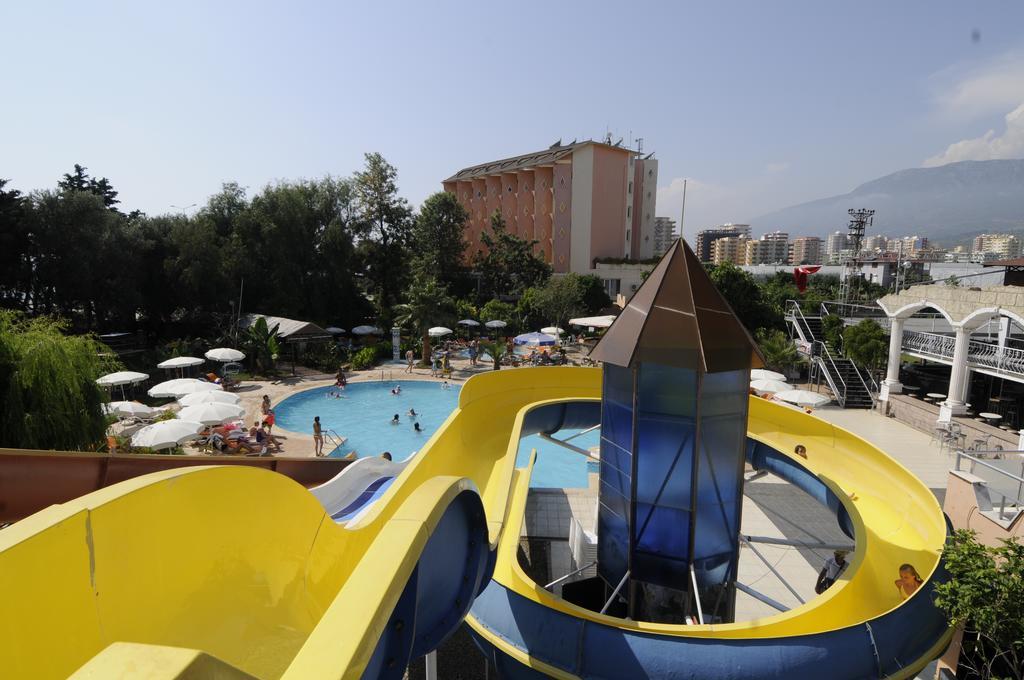 Klas Hotel Каргисак Екстериор снимка