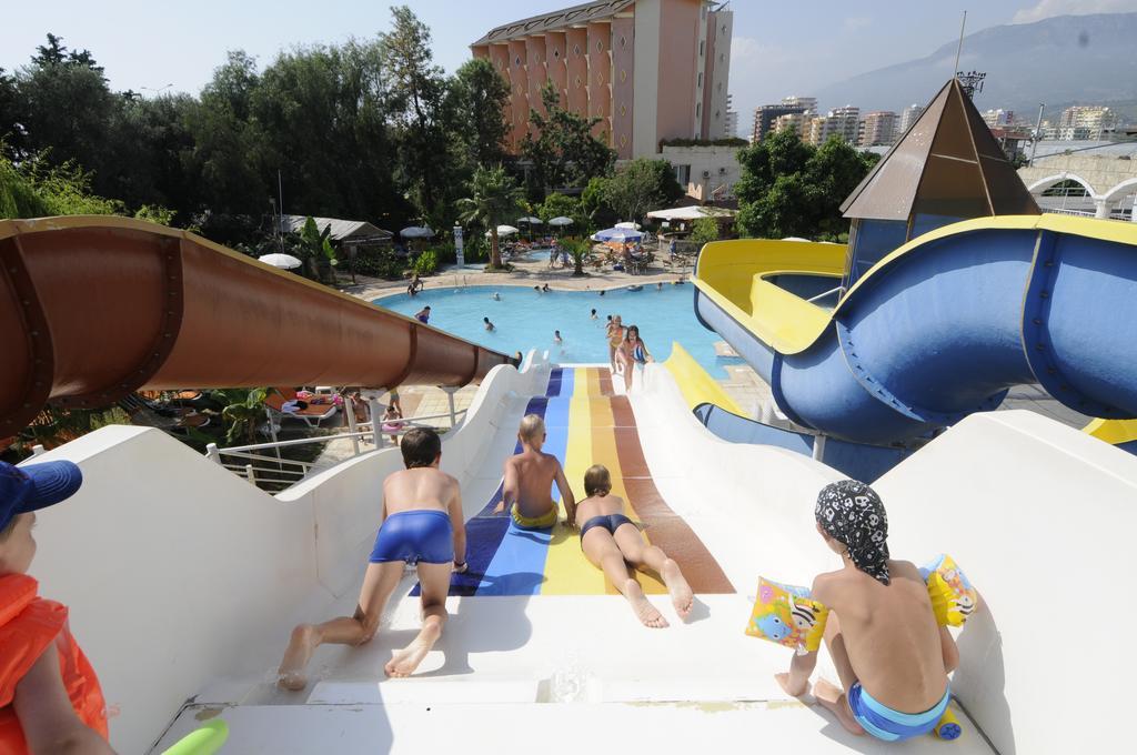 Klas Hotel Каргисак Екстериор снимка