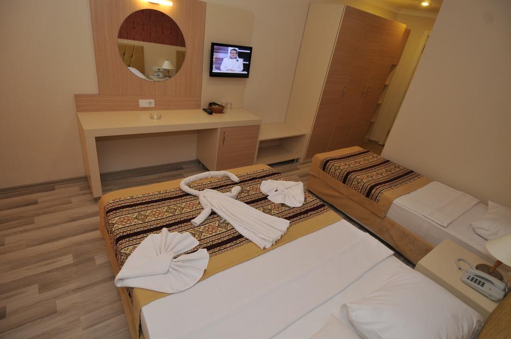 Klas Hotel Каргисак Екстериор снимка
