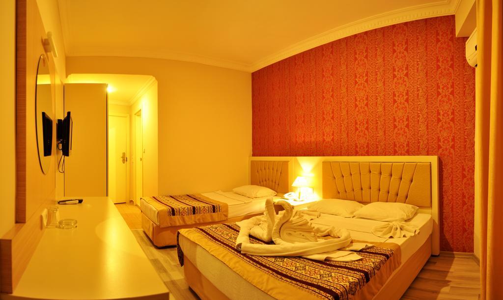 Klas Hotel Каргисак Екстериор снимка