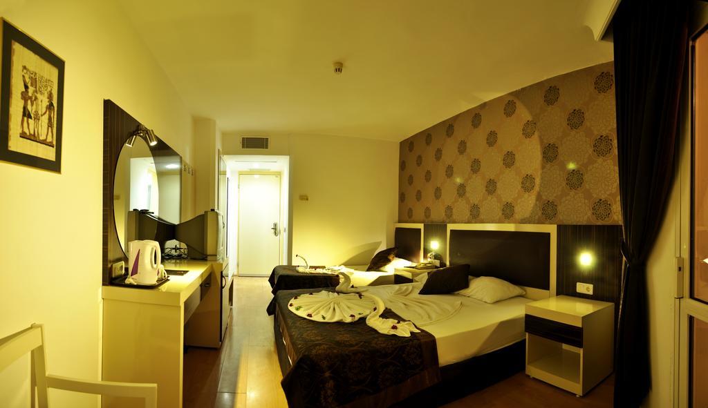 Klas Hotel Каргисак Екстериор снимка