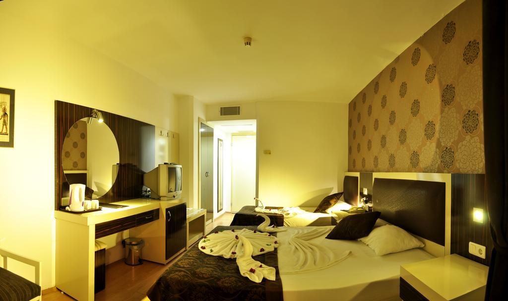Klas Hotel Каргисак Екстериор снимка