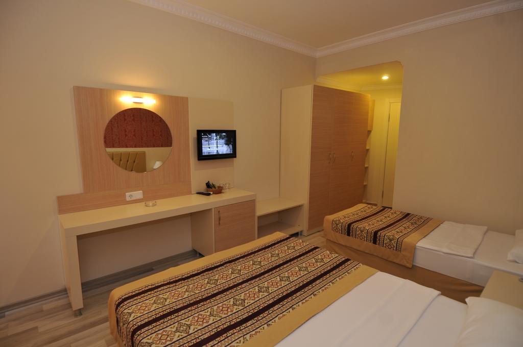 Klas Hotel Каргисак Стая снимка