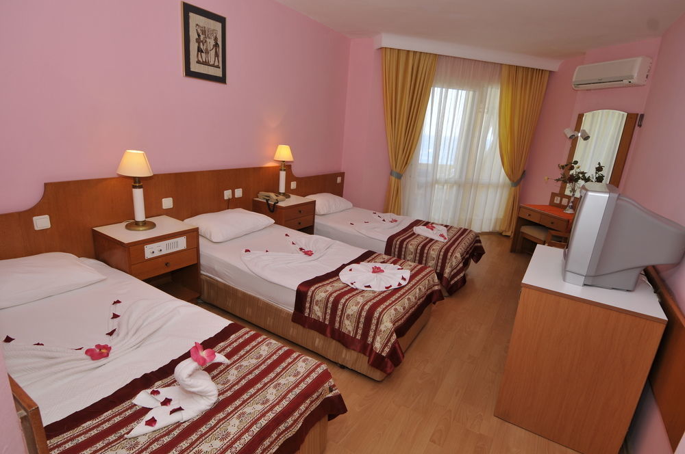 Klas Hotel Каргисак Екстериор снимка