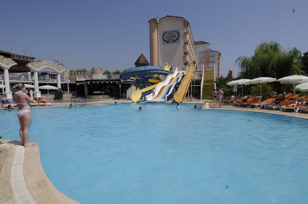 Klas Hotel Каргисак Екстериор снимка