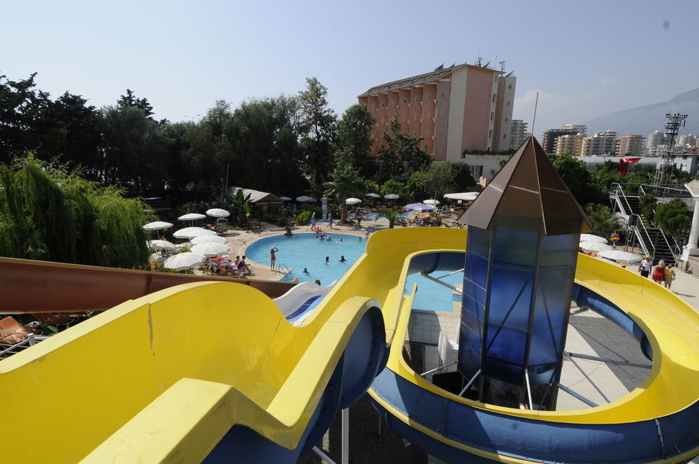 Klas Hotel Каргисак Екстериор снимка