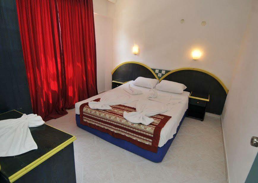 Klas Hotel Каргисак Екстериор снимка